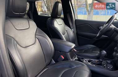 Позашляховик / Кросовер Jeep Cherokee 2018 в 