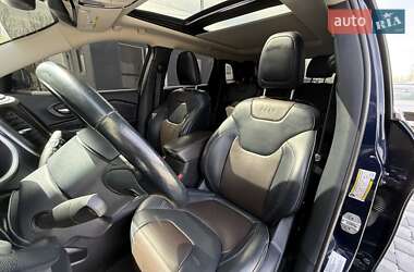 Внедорожник / Кроссовер Jeep Cherokee 2015 в 