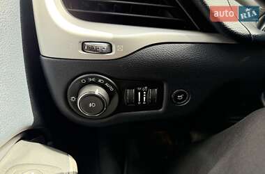 Внедорожник / Кроссовер Jeep Cherokee 2015 в 