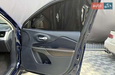 Внедорожник / Кроссовер Jeep Cherokee 2015 в 