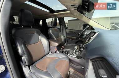 Внедорожник / Кроссовер Jeep Cherokee 2015 в 