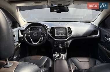 Внедорожник / Кроссовер Jeep Cherokee 2015 в 