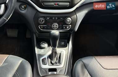 Внедорожник / Кроссовер Jeep Cherokee 2015 в 