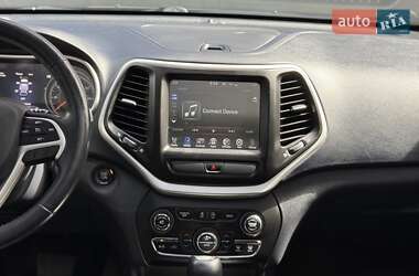 Внедорожник / Кроссовер Jeep Cherokee 2015 в 