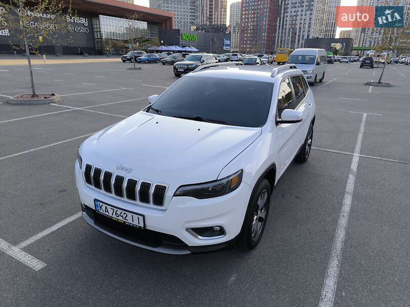 Позашляховик / Кросовер Jeep Cherokee 2019 в 