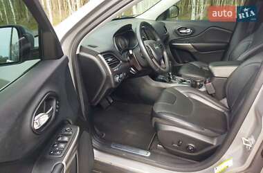 Внедорожник / Кроссовер Jeep Cherokee 2019 в 