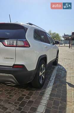 Позашляховик / Кросовер Jeep Cherokee 2019 в 