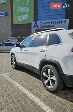 Позашляховик / Кросовер Jeep Cherokee 2019 в 