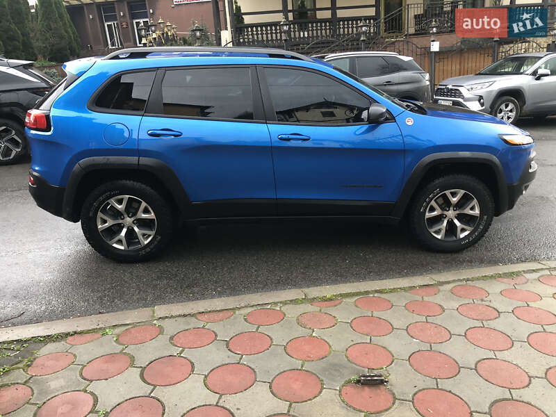 Позашляховик / Кросовер Jeep Cherokee 2017 в 