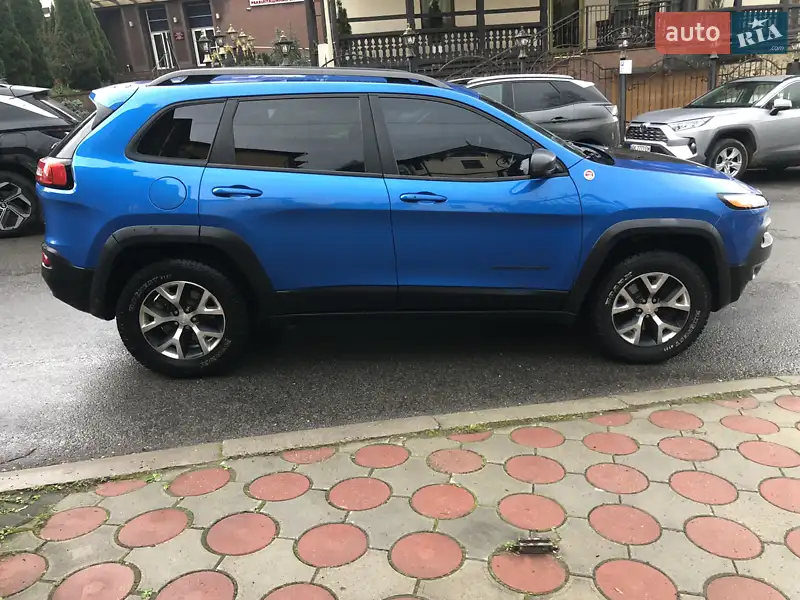 Позашляховик / Кросовер Jeep Cherokee 2017 в 
