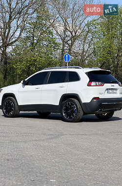 Внедорожник / Кроссовер Jeep Cherokee 2018 в 