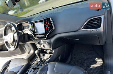 Внедорожник / Кроссовер Jeep Cherokee 2018 в 