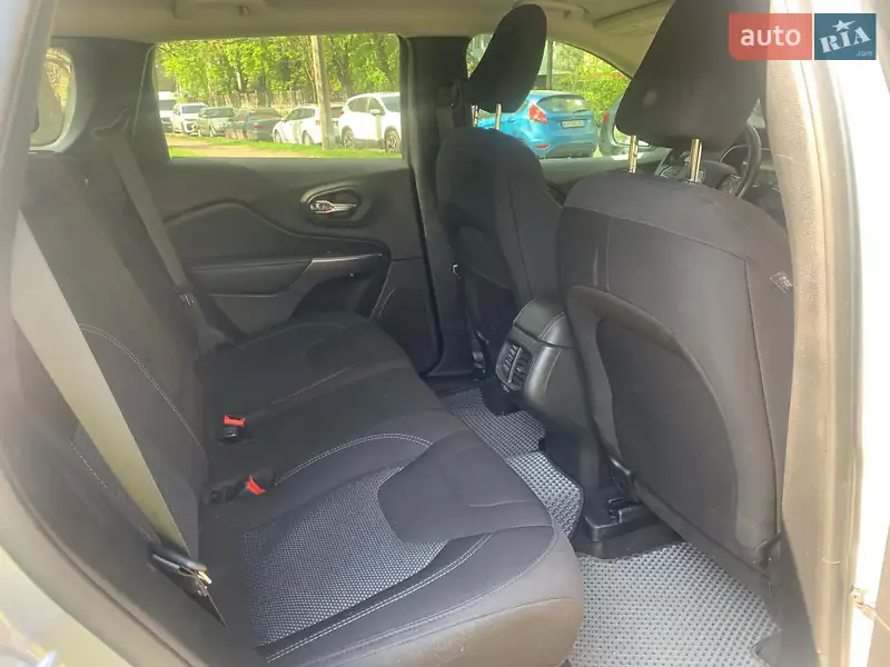 Jeep Cherokee 2020 VIN 1C4PJMCB8LD634024 фото оголошення 8 з 55