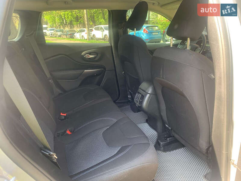 Внедорожник / Кроссовер Jeep Cherokee 2020 в Кременчуге фото 8 Внедорожник / Кроссовер Jeep Cherokee 2020 в Кременчуге