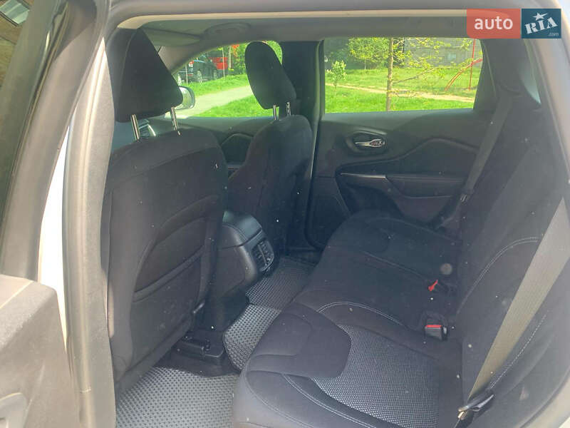 Внедорожник / Кроссовер Jeep Cherokee 2020 в Кременчуге фото 11 Внедорожник / Кроссовер Jeep Cherokee 2020 в Кременчуге