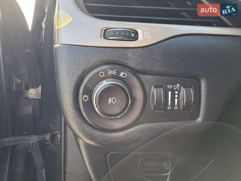 Позашляховик / Кросовер Jeep Cherokee 2014 в Києві фото 17 Позашляховик / Кросовер Jeep Cherokee 2014 в Києві