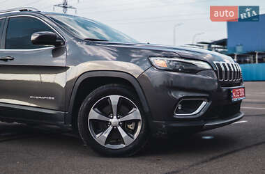 Позашляховик / Кросовер Jeep Cherokee 2020 в 