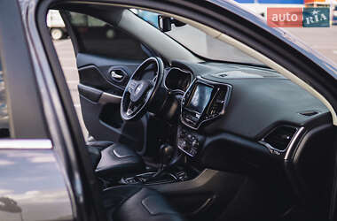 Позашляховик / Кросовер Jeep Cherokee 2020 в 