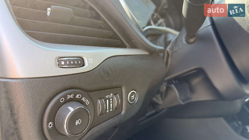 Внедорожник / Кроссовер Jeep Cherokee 2014 в Днепре