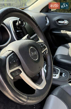 Внедорожник / Кроссовер Jeep Cherokee 2014 в 