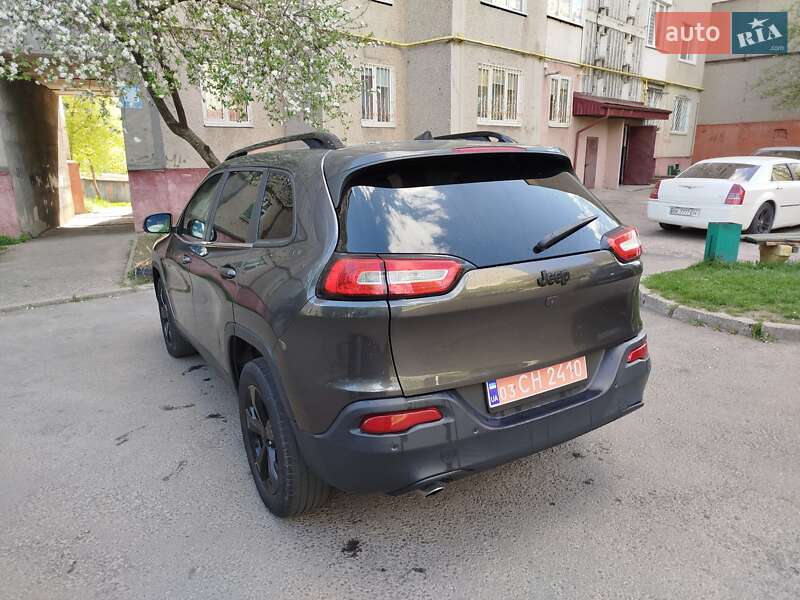 Внедорожник / Кроссовер Jeep Cherokee 2016 в Ровно