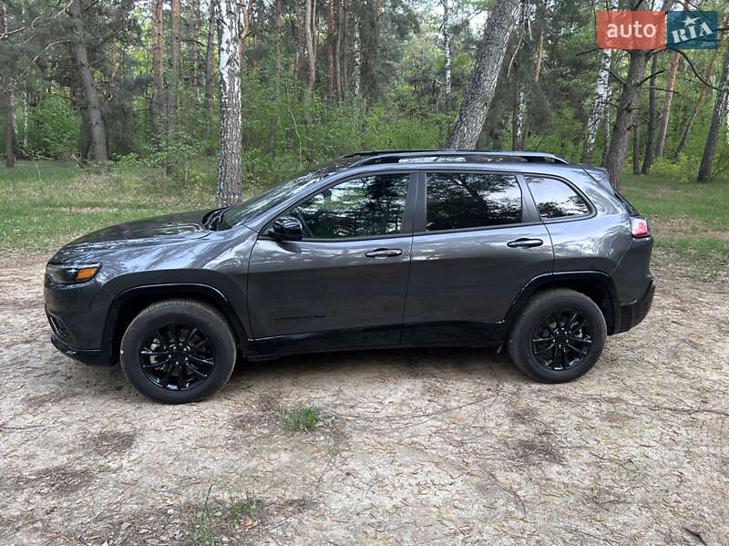 Внедорожник / Кроссовер Jeep Cherokee 2022 в Харькове