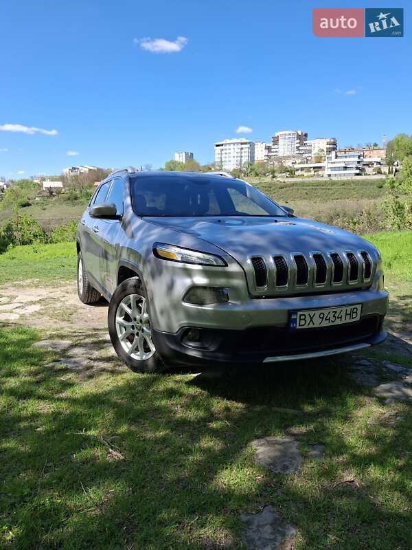 Внедорожник / Кроссовер Jeep Cherokee 2016 в Каменец-Подольском