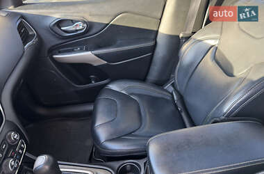 Внедорожник / Кроссовер Jeep Cherokee 2016 в 
