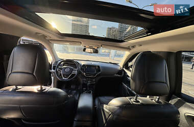 Внедорожник / Кроссовер Jeep Cherokee 2016 в 