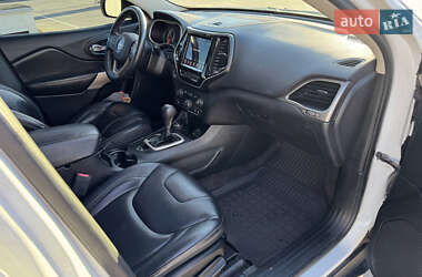 Внедорожник / Кроссовер Jeep Cherokee 2016 в 