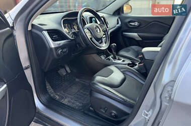 Внедорожник / Кроссовер Jeep Cherokee 2017 в 