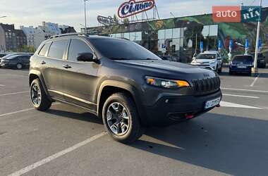 Позашляховик / Кросовер Jeep Cherokee 2019 в 