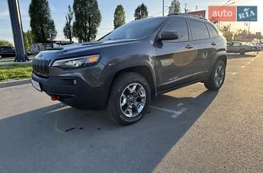 Позашляховик / Кросовер Jeep Cherokee 2019 в 