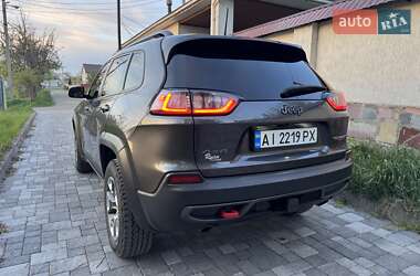 Позашляховик / Кросовер Jeep Cherokee 2019 в 