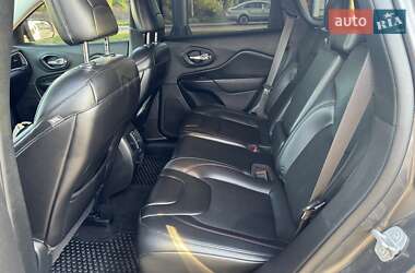 Позашляховик / Кросовер Jeep Cherokee 2019 в 