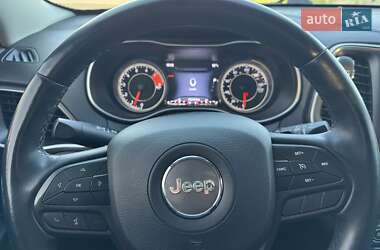 Позашляховик / Кросовер Jeep Cherokee 2019 в 
