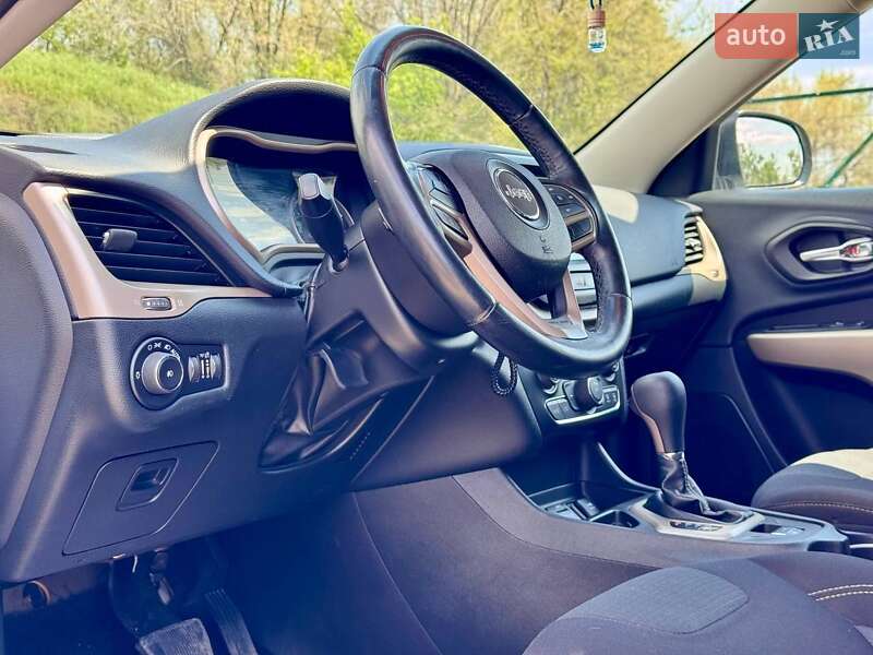 Внедорожник / Кроссовер Jeep Cherokee 2017 в Запорожье