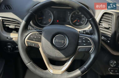 Позашляховик / Кросовер Jeep Cherokee 2015 в 
