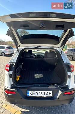Внедорожник / Кроссовер Jeep Cherokee 2014 в 