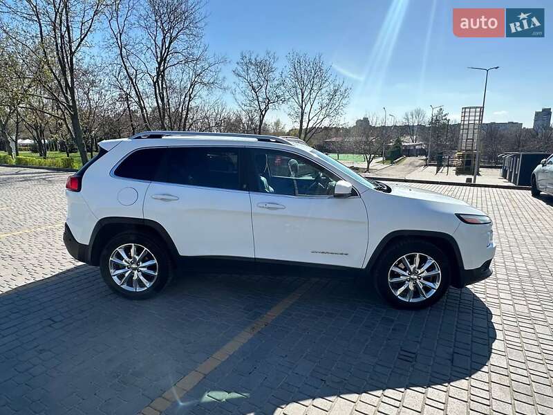 Внедорожник / Кроссовер Jeep Cherokee 2014 в Каменском