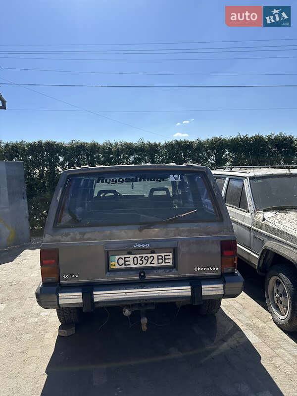 Внедорожник / Кроссовер Jeep Cherokee 1989 в Кицмани