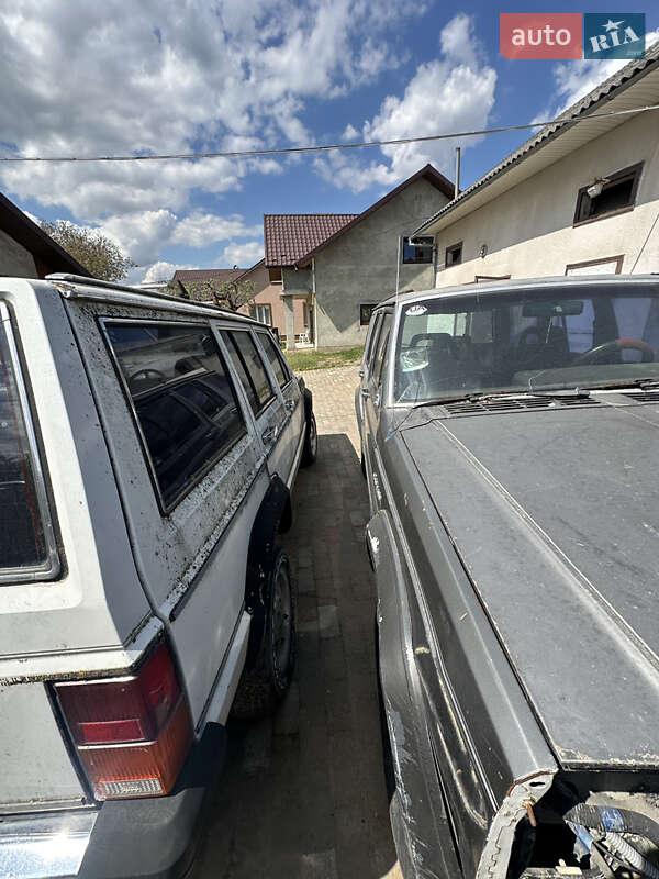 Внедорожник / Кроссовер Jeep Cherokee 1989 в Кицмани