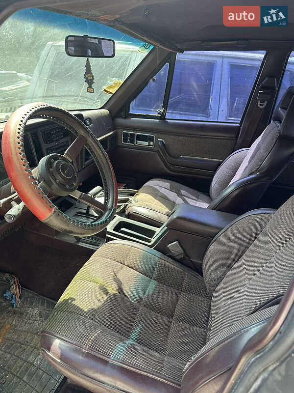 Внедорожник / Кроссовер Jeep Cherokee 1989 в Кицмани