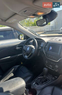 Позашляховик / Кросовер Jeep Cherokee 2021 в 