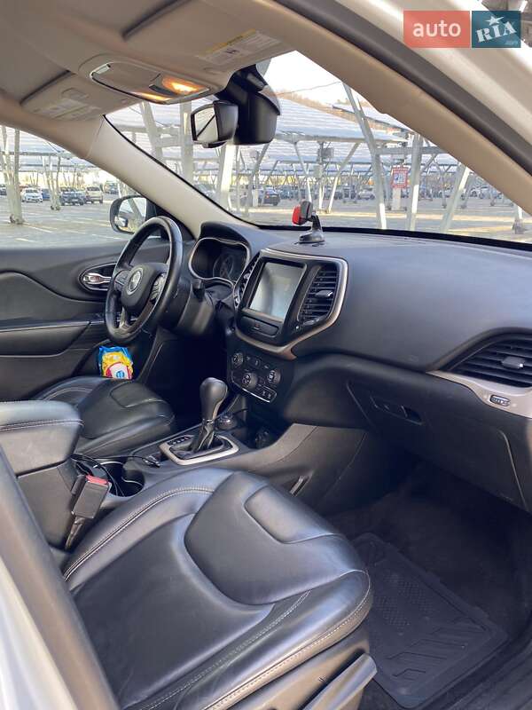 Позашляховик / Кросовер Jeep Cherokee 2015 в Львові