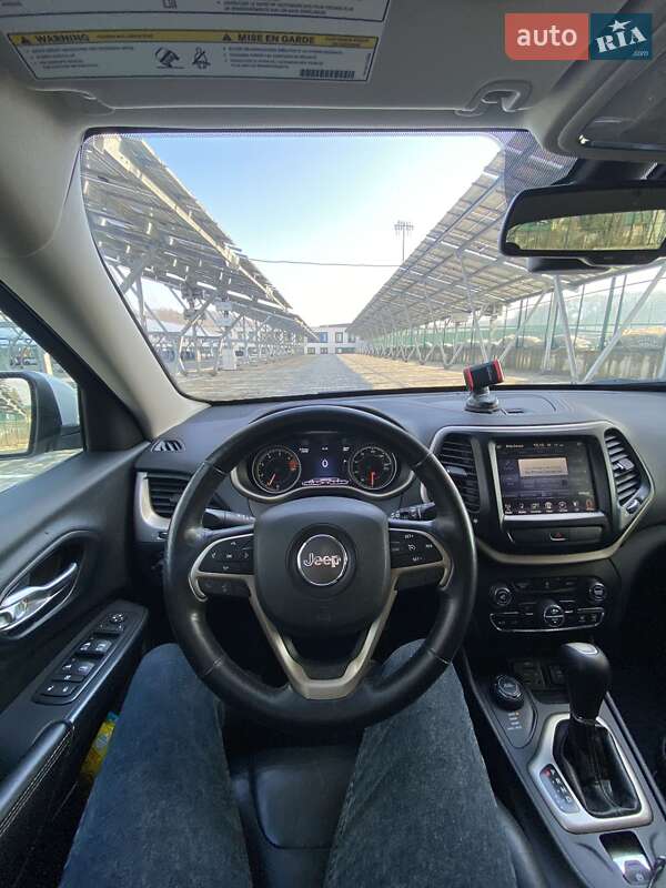 Позашляховик / Кросовер Jeep Cherokee 2015 в Львові