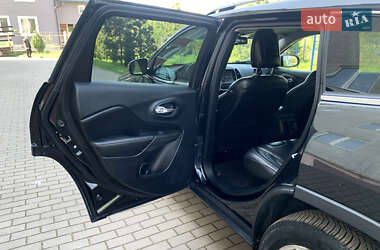 Позашляховик / Кросовер Jeep Cherokee 2016 в 