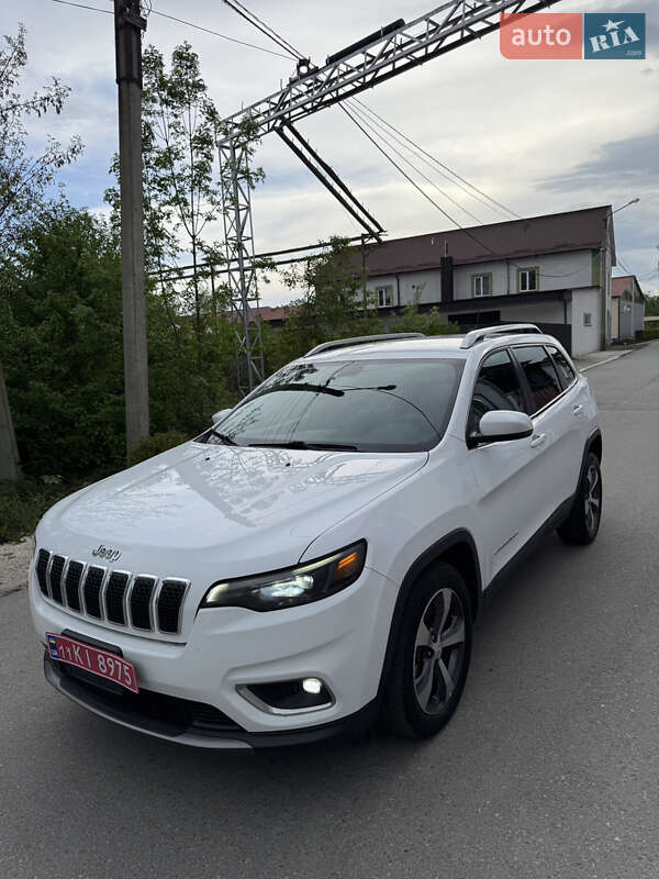 Позашляховик / Кросовер Jeep Cherokee 2019 в 