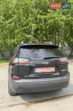 Позашляховик / Кросовер Jeep Cherokee 2018 в 