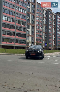 Позашляховик / Кросовер Jeep Cherokee 2018 в 